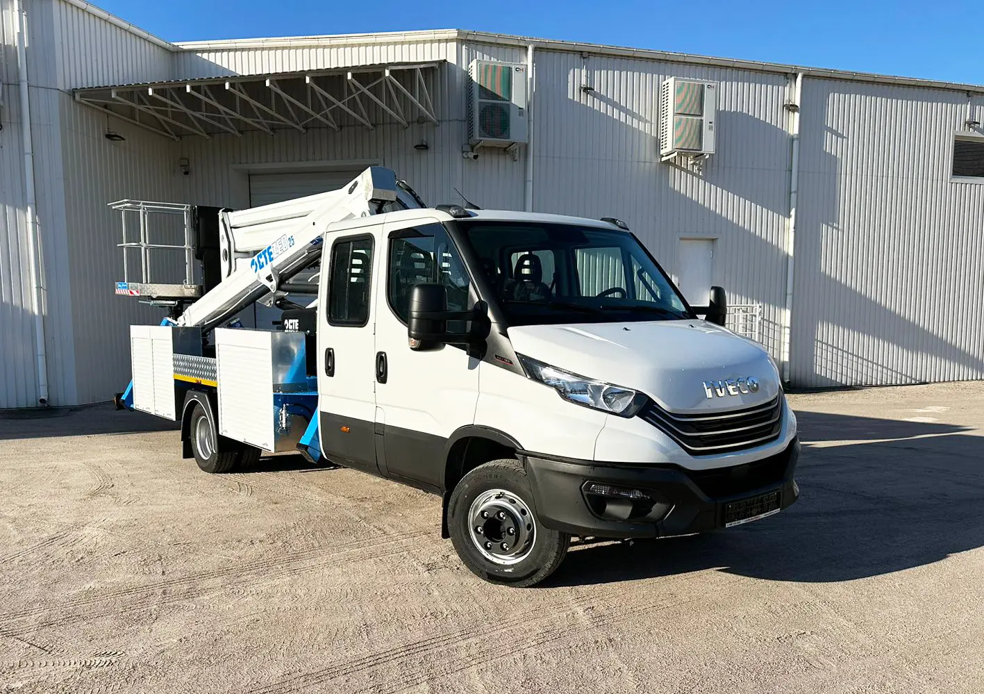 Автомобільний підйомник IVECO 4x2 CTE ZED