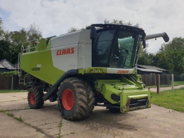 Зернозбиральний комбайн Claas Lexion 740