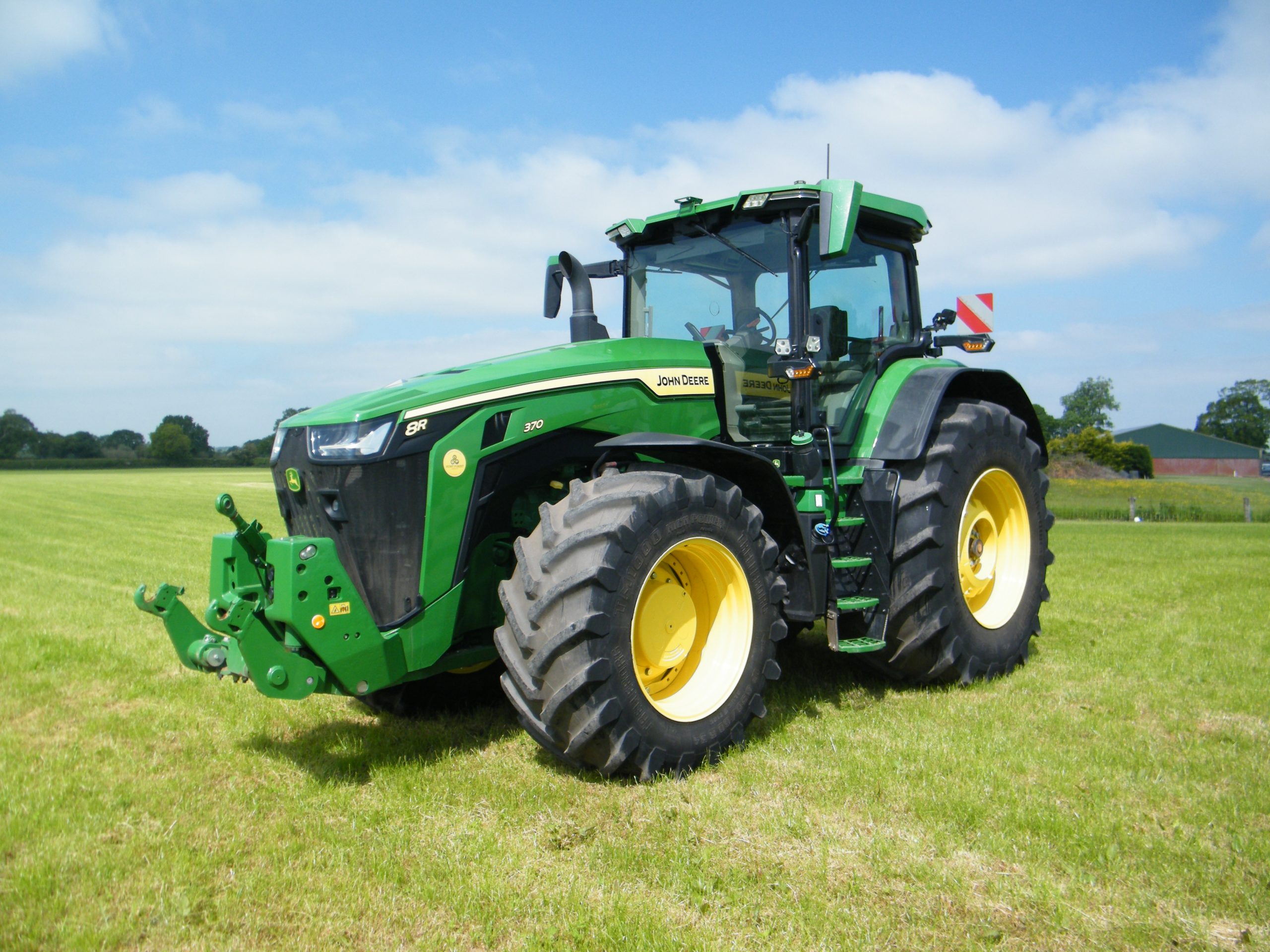 Трактор колесный John Deere 8370R