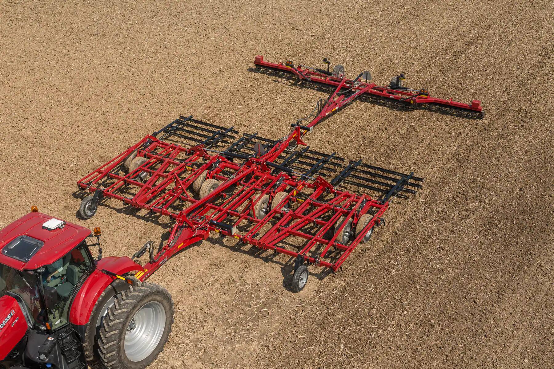Культиватор Case IH, TigerMate разом із ТРАКТОРОМ колісним John Deere 8370R