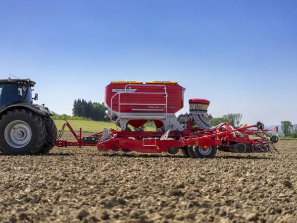 Сівалка Poettinger Terra-Sem 6 разом із ТРАКТОРОМ колісним John Deere 8370R