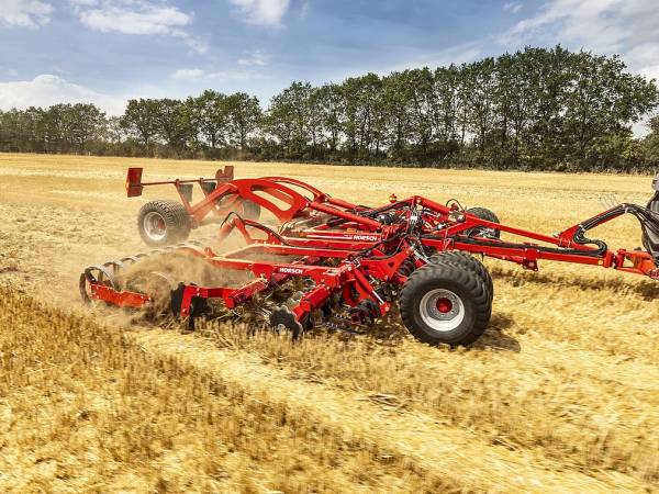 Дискова борона HORSCH JOKER разом із ТРАКТОРОМ колісним John Deere 8370R