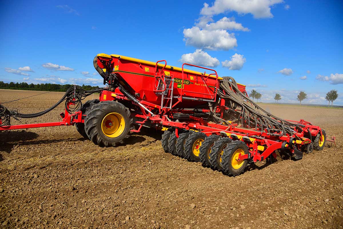 Сівалка Väderstad Rapid А 600 разом із ТРАКТОРОМ колісним John Deere 8370R