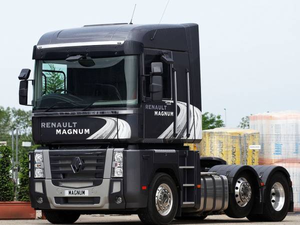 Вантажні перевезення тралами до 40 тонн автомобілем Renault Magnum