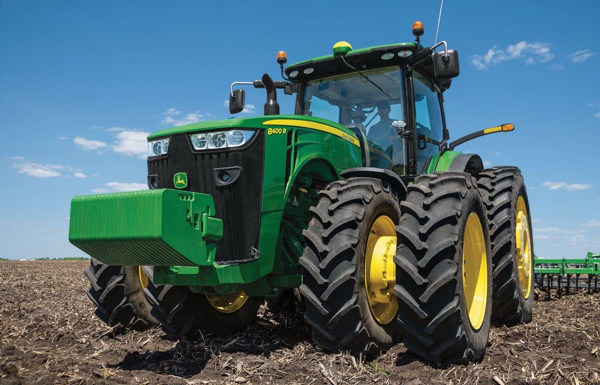 ТРАКТОР колісний John Deere 8400R